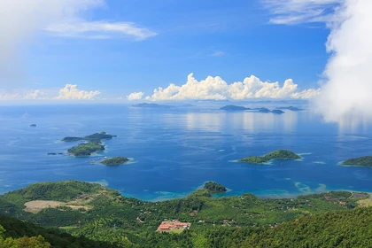 Vue panoramique de Lahad Datu, à l'est de l’État du Sabah, en Malaisie. Photo : Wikipédia