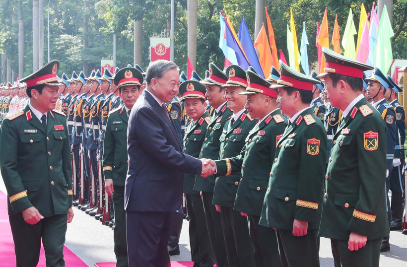 Le secrétaire général du Parti, Tô Lâm et des délégués lors de leur arrivée à la cérémonie, à Hanoi, le 6 septembre. Photo : VNA