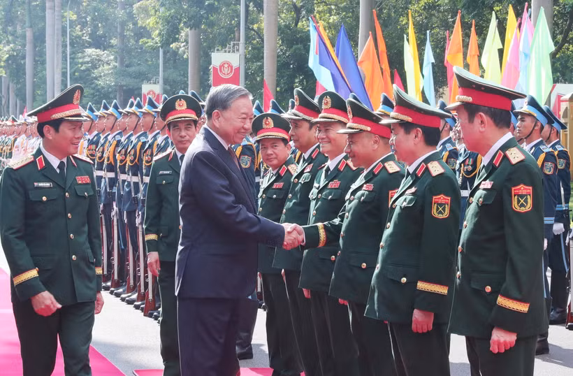 Le secrétaire général du Parti, Tô Lâm et des délégués lors de leur arrivée à la cérémonie, à Hanoi, le 6 septembre. Photo : VNA