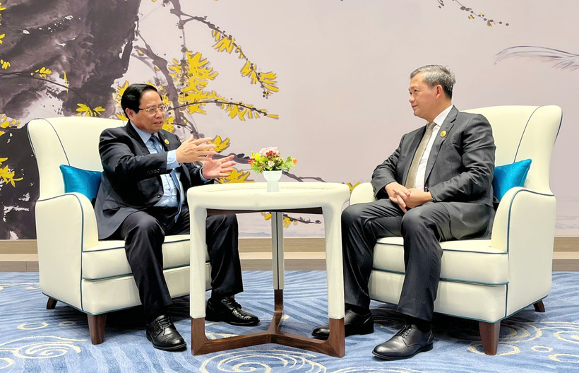 Le Premier ministre Pham Minh Chinh (à gauche) et le Premier ministre cambodgien Hun Manet, à Tianjin, le 1er septembre. Photo : VNA