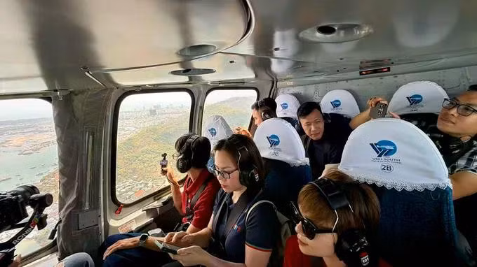 Un vol en hélicoptère au-dessus de Hô Chi Minh-Ville est une expérience à couper le souffle qui offre une vue imprenable sur la mégapole du Sud. Photo: sggp.org.vn