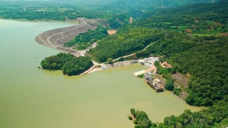 Vue panoramique du projet de centrale hydroélectrique d'Ialy, dans la province vietnamienne de Gia Lai. Photo : ambassade de France au Vietnam