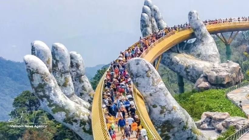 Le pont d’Or à Dà Nang (Centre), l'un des ponts piéton les plus impressionnants au monde. Photo : VNA