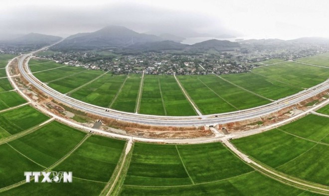 La mise en place d’une base de données foncières nationale complète devrait faire des ressources foncières un moteur important du développement durable. Photo : VNA