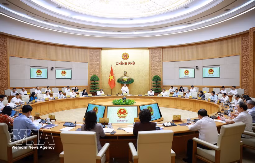 Le Premier ministre Lê Minh Hung s’exprime lors de la réunion ordinaire du gouvernement pour le mois de mai, à Hanoi, le 3 juin. Photo : VNA