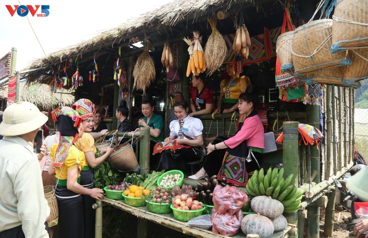 Les produits agricoles de Son La sont variés et riches en variétés et en motifs. Photo: VOV