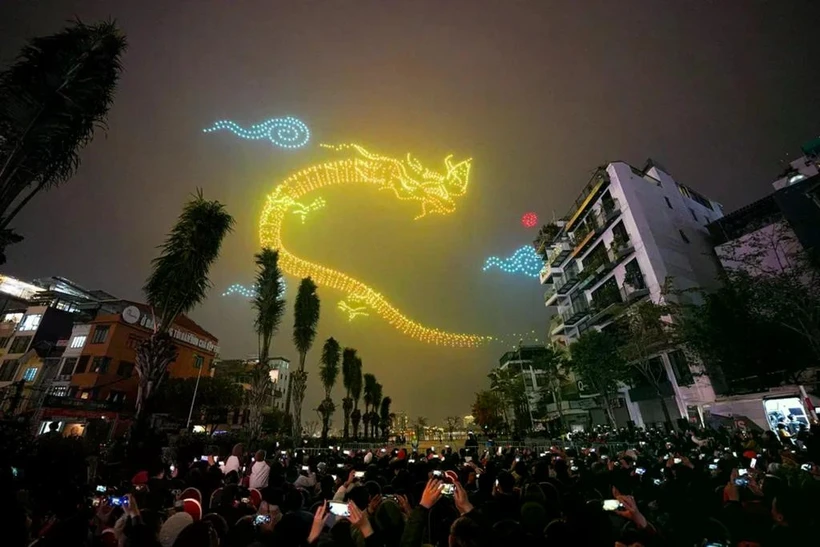 Spectacle de drones dans le programme "Brillant Thang Long 2025". Photo : TTVH