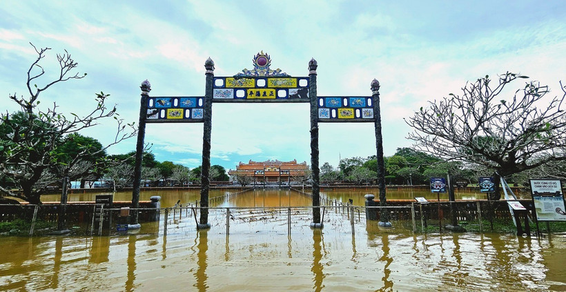 La Cité pourpre interdite de Huê a été gravement inondée lors la récente crue majeure. Photo : TPO