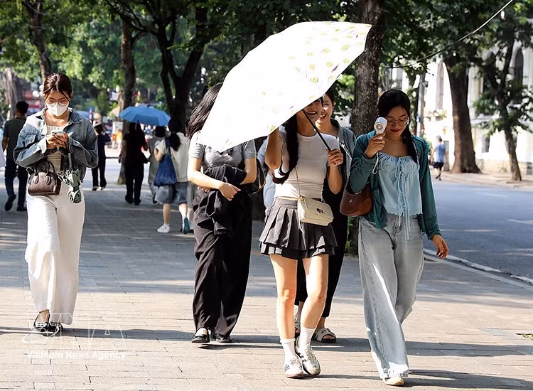 Les conditions météorologiques devraient s’aggraver mercredi 3 juin, avec des températures prévues entre 35°C et 38°C dans de nombreuses régions, et pouvant même dépasser les 39°C localement. Photo: VNA