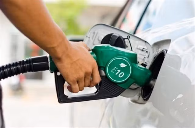 Les biocarburants participent à la réduction des émissions de gaz à effet de serre dans la mesure où le CO2 dégagé lors de leur combustion est compensé par le CO2 absorbé durant la croissance des végétaux.
