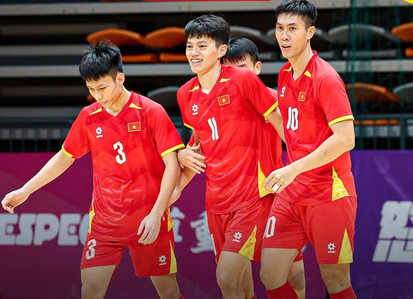 Le Vietnam se qualifie pour la phase finale de la Coupe d’Asie de futsal de l’AFC 2026 après sa victoire 4-0 contre le Liban. Photo: VFF