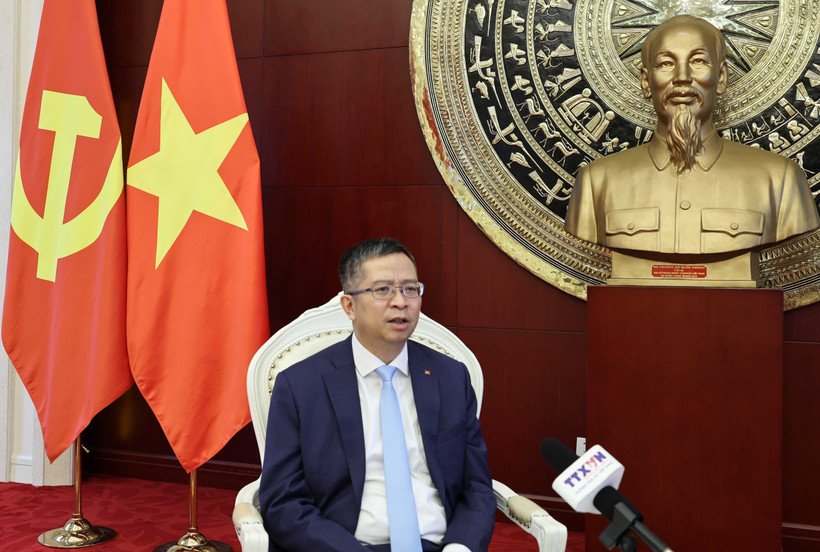 L’ambassadeur du Vietnam en Chine, Pham Thanh Binh, interviewé par l’Agence vietnamienne d’information (VNA) à Pékin. Photo : VNA