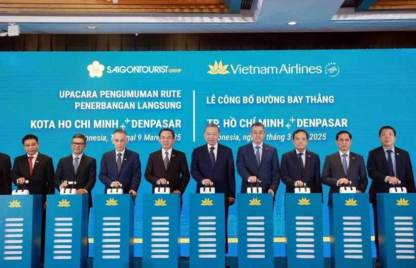 Le leader du Parti assiste au lancement de la ligne HCMV-Bali de Vietnam Airlines