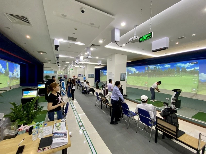 Dans une salle de golf en 3D. Photo : vietnamgolfmagazine.net