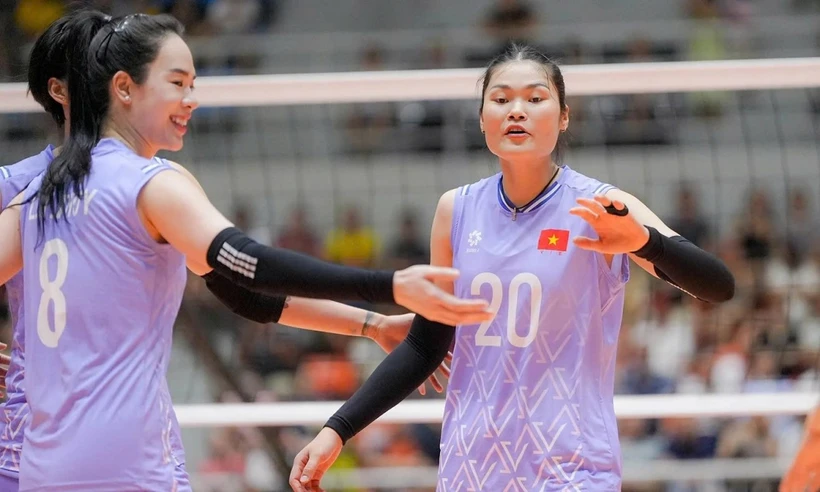 Le Vietnam se qualifie pour les demi-finales de la Coupe des Nations de l'AVC après sa victoire convaincante 3-0 contre l'Inde, à Hanoi, le 11 juin. Photo : VTC
