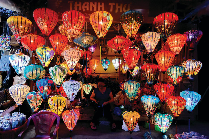 Des lanternes deviennent le symbole culturel de Hôi An. Photo: VNA