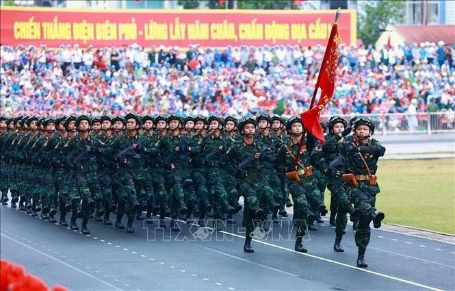 Les forces spéciales participent au défilé pour célébrer le 70e anniversaire de la victoire de Diên Biên Phu (7 mai 1954 – 2024). Photo: VNA