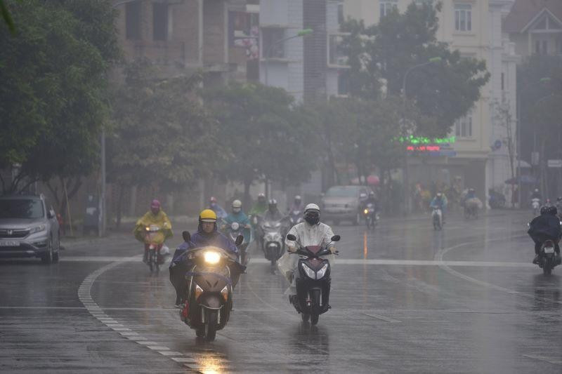 À Hanoi, des averses éparses et un risque d’orages sont prévus, avant l’arrivée d’un froid plus intense dans la nuit du 9 au 10 mars. Photo: anninhthudo.vn