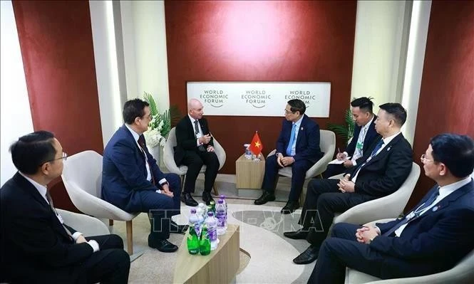 Rencontre entre le Premier ministre Pham Minh Chinh et le président de Cisco Asie-Pacifique, Japon et Grande Chine (APJC), Dave West, à Tianjin, le 25 juin. Photo : VNA