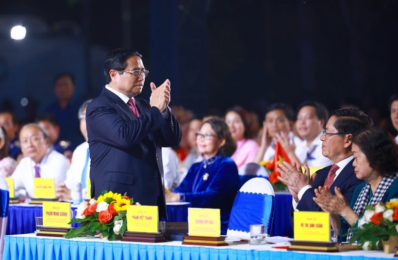 Le Premier ministre Pham Minh Chinh lors du spectacle pour commémorer le 50e anniversaire de la libération de l’île de Côn Dao, le 3 mai. Photo: VNA