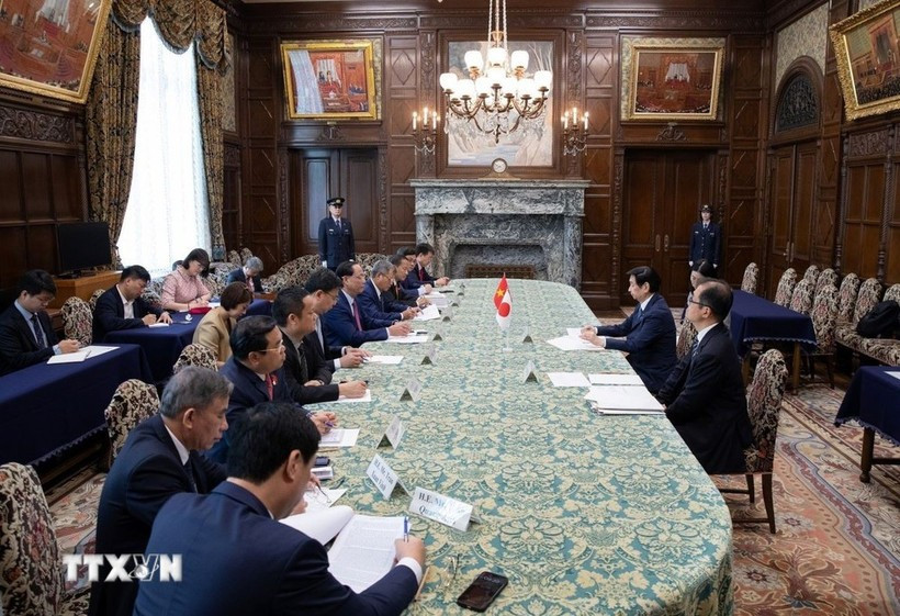 Lors de la rencontre entre le vice-président de l’Assemblée nationale, Trân Quang Phuong, et le président de la Chambre des conseillers du Japon, Sekiguchi Masakazu. Photo : VNA