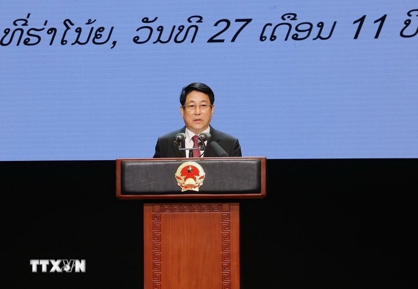 Le président Luong Cuong prend la parole lors de la cérémonie célébrant le 50e anniversaire de la Fête nationale du Laos (2 décembre 1975-2025) et commémorant le 105e anniversaire de la naissance de l’ancien président lao Kaysone Phomvihane (13 décembre 1920-2025), le 27 novembre. Photo : VNA