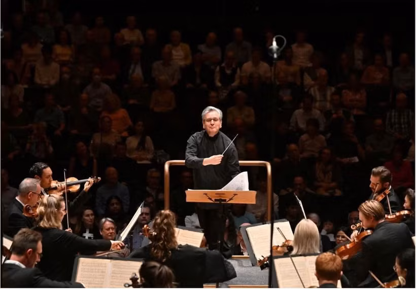 Sir Antonio Pappano dirigera l’Orchestre symphonique de Londres lors du concert Vietnam Airlines Classic – Hanoi 2025, les 10 et 11 octobre. Photo : Vietnam Airlines