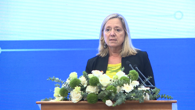 Mariam J. Sherman, directrice nationale de la Banque mondiale (BM) pour le Vietnam, le Cambodge et le Laos, s’exprime lors du Forum sur la promotion de l’innovation et le développement des technologies stratégiques, à Hanoi, le 2 octobre. Photo : VGP