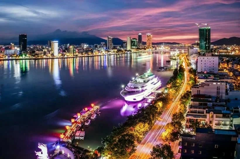 Près de 700 vols et un navire de croisière pour amener des milliers de touristes à Dà Nang pendant les vacances nationales. Photo: Trân Tuân Viêt/VietnamPlus