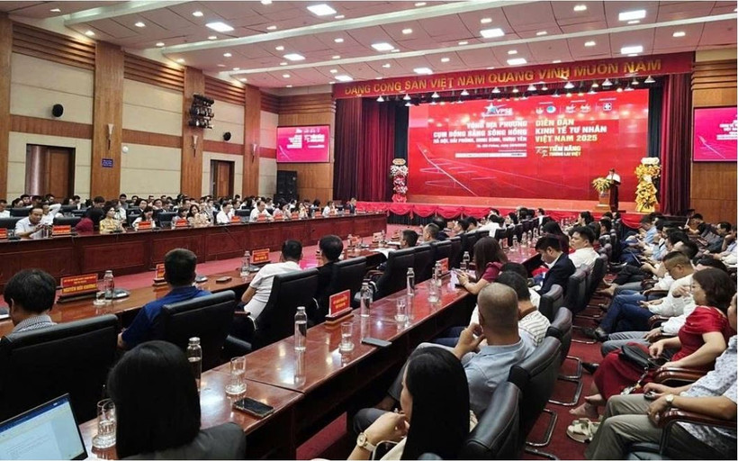 Vue de la séance de dialogue du VPSF 2025, à Hai Phong, le 20 août. Photo : baodautu.vn