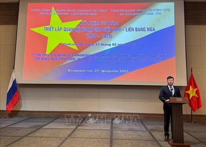 Le consul général du Vietnam Nguyên Dang Hiên à Vladivostok s’exprime lors de la cérémonie. Photo: VNA