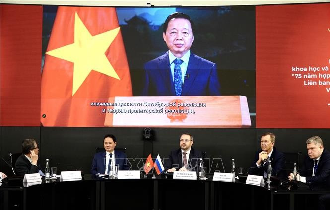 Cérémonie de signature de l'accord de coopération entre l'Académie vietnamienne des sciences et technologies et l’Académie des sciences de Russie. Photo : VNA
