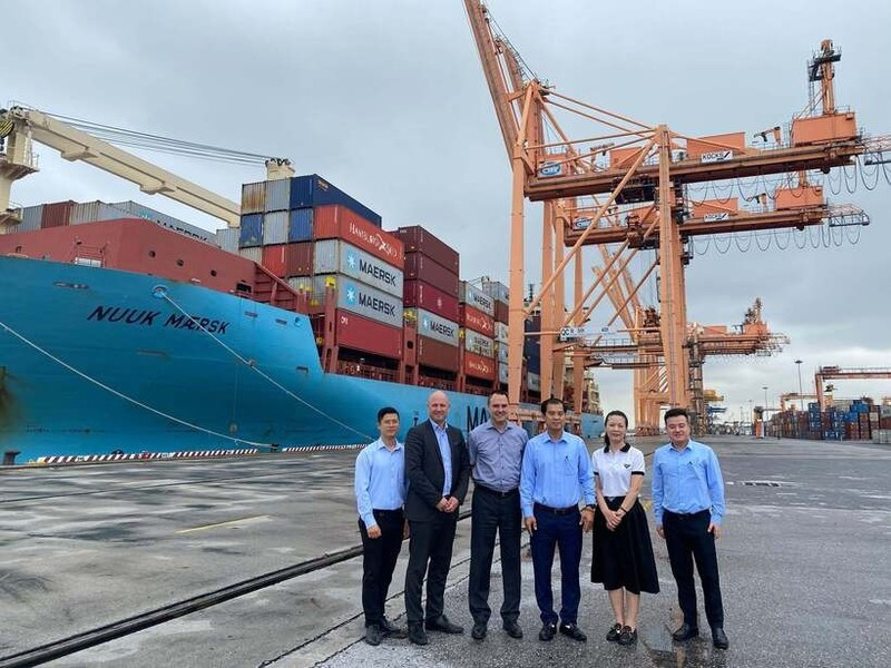 La délégation du port de Göteborg lors de la Vietnam International Sourcing Fair 2023 et en visite dans plusieurs ports vietnamiens. Photo : congthuong.vn