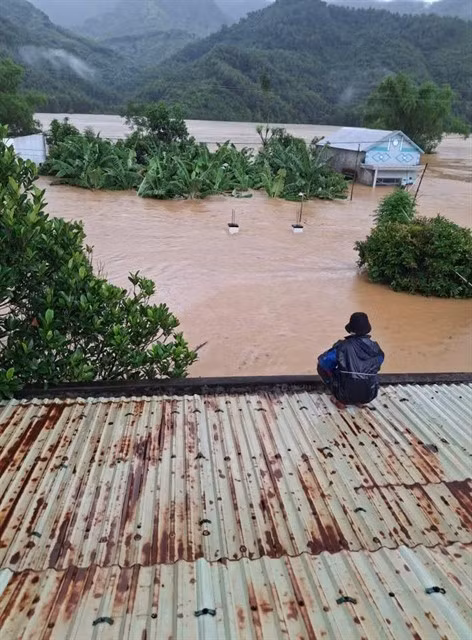 Inondations dans la commune de Dai Lôc, ville de Dà Nang, le 3 novembre 2025. Photo: VNS