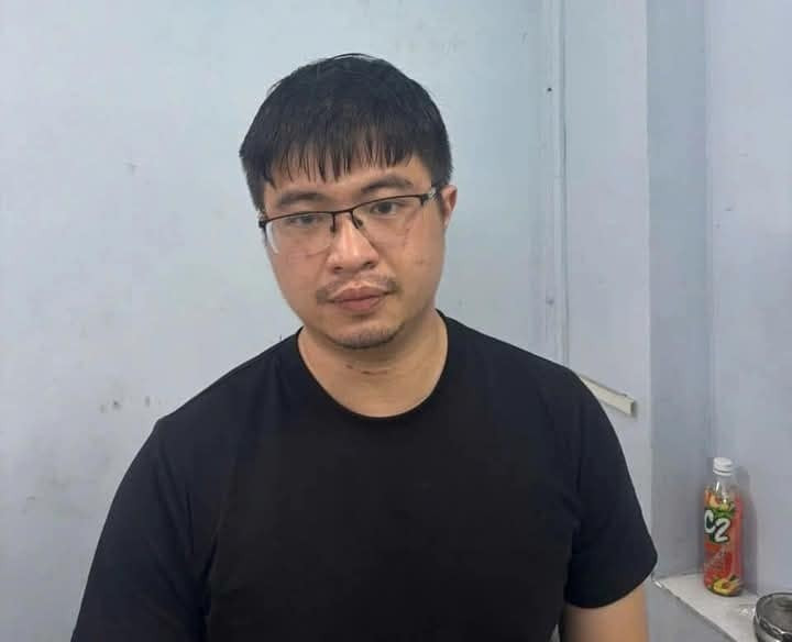 Pho Duc Nam, connu sous le nom de "M. Pips", arrêté par la police. Photo: VNA