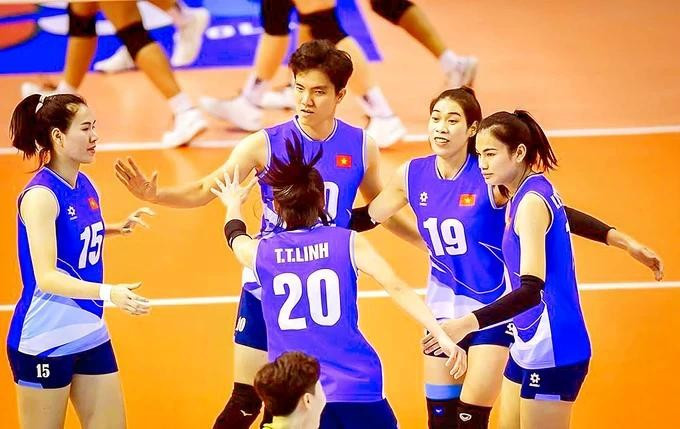 Les volleyeuses vietnamiennes participent au tournoi d’Asie du Sud-Est. Photo : SGGP