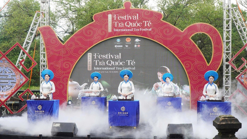 Le Festival international du thé de Huê 2025 vise à honorer la culture du thé vietnamienne et à favoriser le dialogue entre les artisans et les producteurs de thé du Vietnam et de l’étranger. Photo : tcdulichtphcm.vn