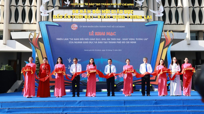 La cérémonie d'ouverture de l'exposition. Photos: CVN