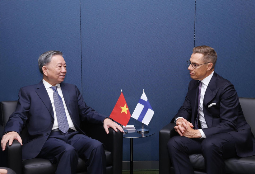 Le secrétaire général et président vietnamien Tô Lâm rencontre le président filandais Alexander Stubb, en septembre 2024. Photo : VNA