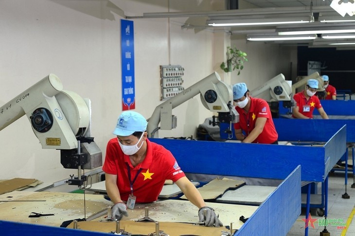 Des ouvriers de la Compagnie de textile May 10. Photo: qdnd.vn