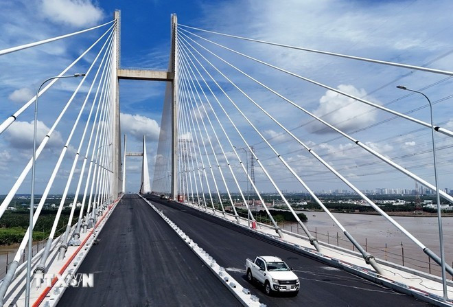 Le pont Binh Khanh, une section du projet d’autoroute Bên Luc–Long Thành, a été achevé fin août 2025. Photo : VNA