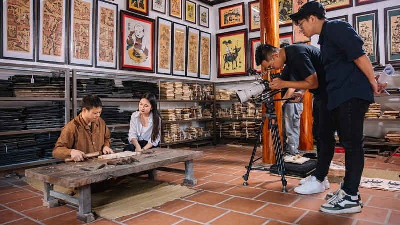 Le projet se concentre sur le tournage et la diffusion de vidéos sur YouTube, documentant le voyage de la génération Z pour découvrir les valeurs traditionnelles. Photo : NDEL