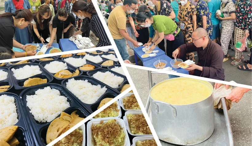 Le vénérable Thich Quang Tinh et des bénévoles de la cuisine caritative de la pagode Phuc Long distribuent des repas gratuits à l’Institut central d’hématologie et de transfusion sanguine à Hanoï. Photo : NVCC/CVN