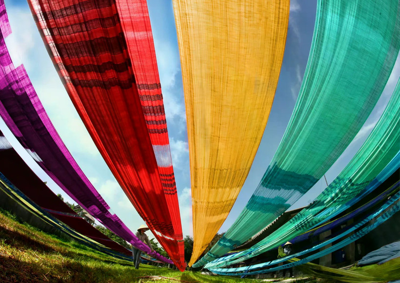 Dans le village de la soie de Van Phuc, membre du Réseau mondial des villes artisanales créatives. Photo: CTV