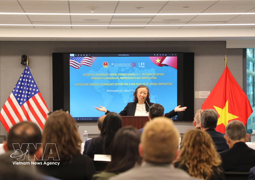 La professeure Nguyên Thi Liên Hang, directrice de l’Institut d'Asie orientale Weatherhead de l’Université Columbia s’exprime lors de l’événement. Photo : VNA