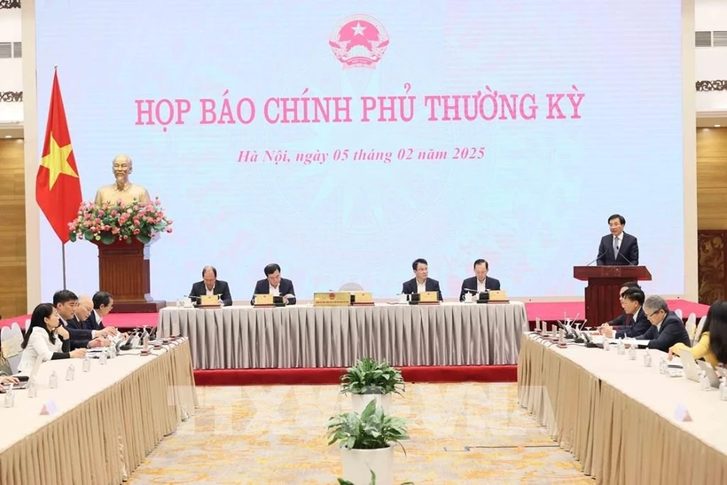 Le ministre-président de l’Office du gouvernement Trân Van Son lors de la conférence de presse, à Hanoi, le 5 février. Photo: VNA