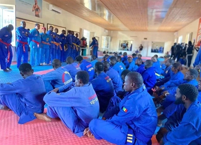 Des combattants africains se préparent pour le Tournoi international d’arts martiaux célébrant le 40e anniversaire du vovinam – Viêt Vo Dao au Sénégal. Photo baovanhoa.vn