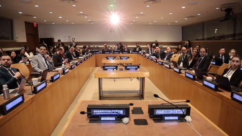 Les délégués lors de l’ouverture de la cérémonie de signature de la Convention des Nations Unies contre la cybercriminalité. Photo : Ministère des Affaires étrangères