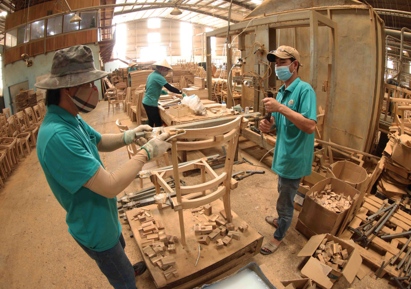 Les meubles en bois constituent un produit d’exportation clé du Vietnam vers les principaux marchés, notamment les États-Unis, le Japon, la République de Corée et l’Inde. Photo : VNA
