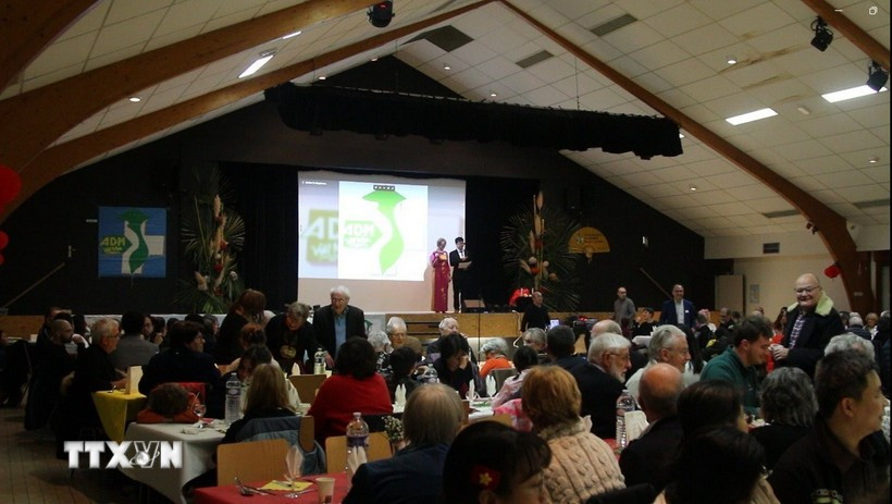 Gala de collecte de fonds pour soutenir les activités de l'association ADM Vietnam au Vietnam. Photo. VNA